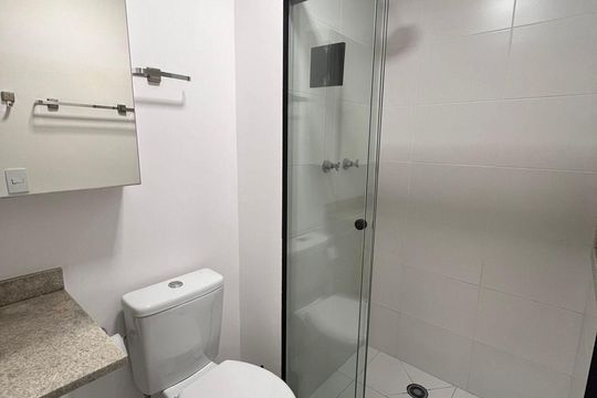 Banheiro de apartamento à venda com 2 quartos, 72m² em Santo Amaro, São Paulo