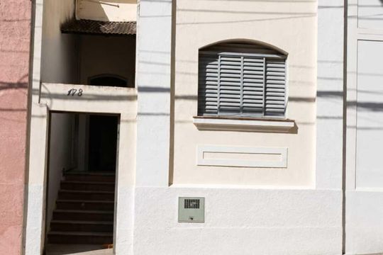 Fachada de casa à venda com 3 quartos, 180m² em Centro , Campinas