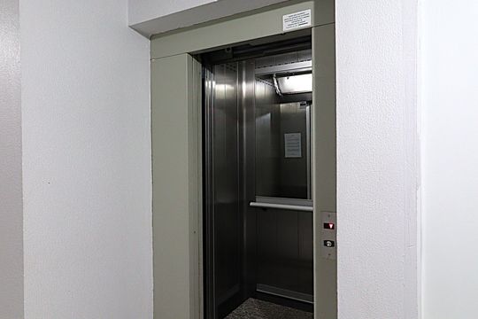 Área comum - Elevador de apartamento para alugar com 2 quartos, 90m² em São Geraldo, Porto Alegre