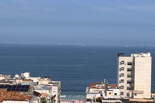 Vista da sala  de apartamento à venda com 1 quarto, 80m² em Copacabana, Rio de Janeiro