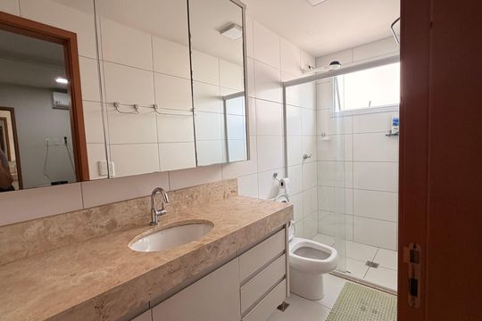 Banheiro da Suíte 1 e 2 de apartamento para alugar com 3 quartos, 123m² em Jardim Atlantico, Goiânia