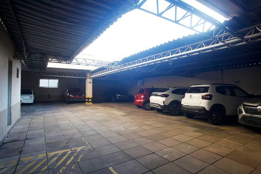 Área Comum - Box Garagem (01 vaga - rotativo) de apartamento para alugar com 3 quartos, 105m² em Independência, Porto Alegre