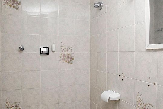 Banheiro 3 de apartamento para alugar com 3 quartos, 105m² em Independência, Porto Alegre