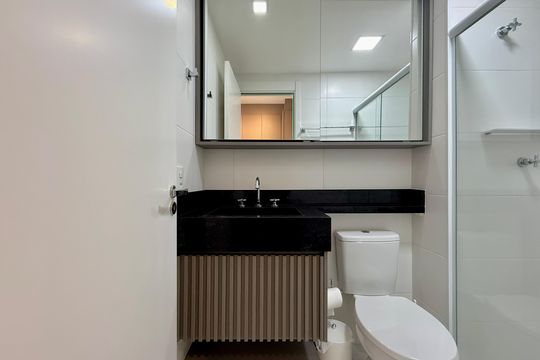 Banheiro de kitnet/studio para alugar com 1 quarto, 29m² em Chácara Santo Antônio (zona Sul), São Paulo