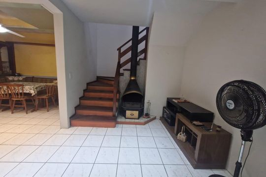 Sala de casa à venda com 4 quartos, 137m² em Serraria, Porto Alegre