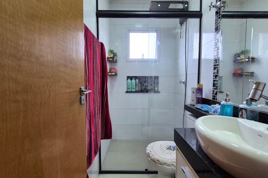 Banheiro  de apartamento à venda com 2 quartos, 150m² em Vila Curuçá, Santo André
