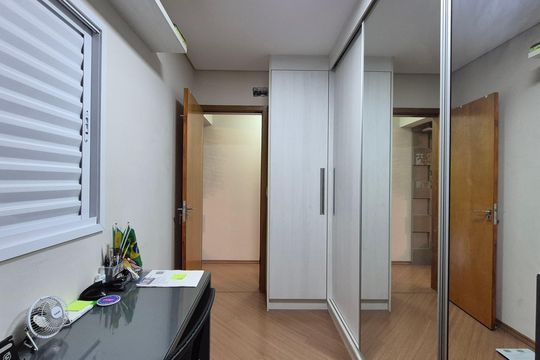 Quarto  de apartamento à venda com 2 quartos, 150m² em Vila Curuçá, Santo André
