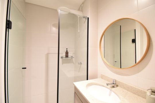 Banheiro do Studio de kitnet/studio para alugar com 1 quarto, 30m² em Centro, Curitiba