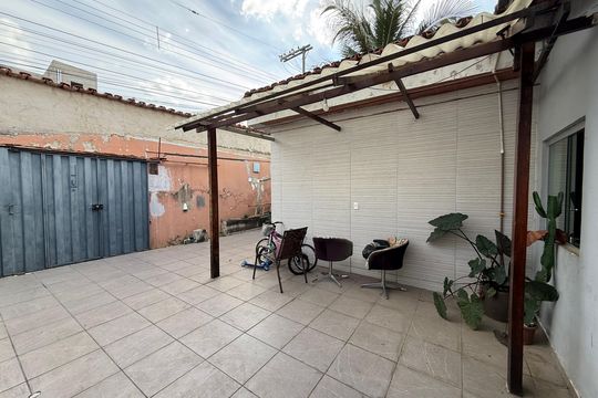 Área externa de casa à venda com 3 quartos, 360m² em Coqueiros, Belo Horizonte