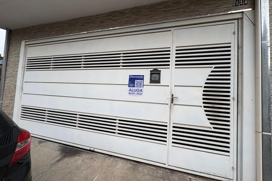 Fachada de casa para alugar com 2 quartos, 80m² em Vila Albertina, São Paulo