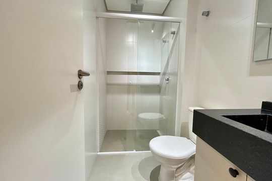 Banheiro de apartamento para alugar com 1 quarto, 31m² em Trindade, Florianópolis