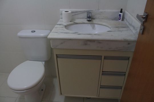 Banheiro de apartamento à venda com 2 quartos, 70m² em Osvaldo Cruz, São Caetano do Sul