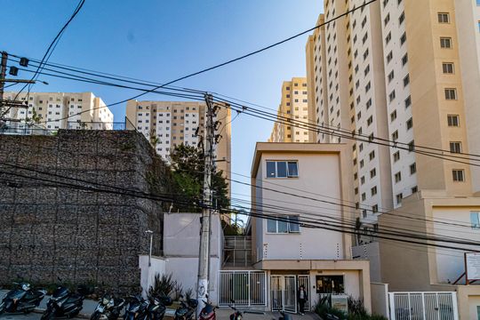 Fachada de apartamento à venda com 2 quartos, 33m² em Jardim Celeste, São Paulo