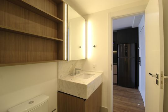 Banheiro de apartamento para alugar com 1 quarto, 41m² em Indianópolis, São Paulo
