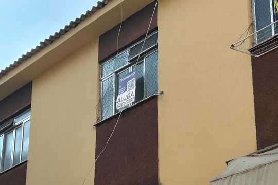 Fachada + placa de apartamento para alugar com 2 quartos, 49m² em Anchieta, Nilópolis