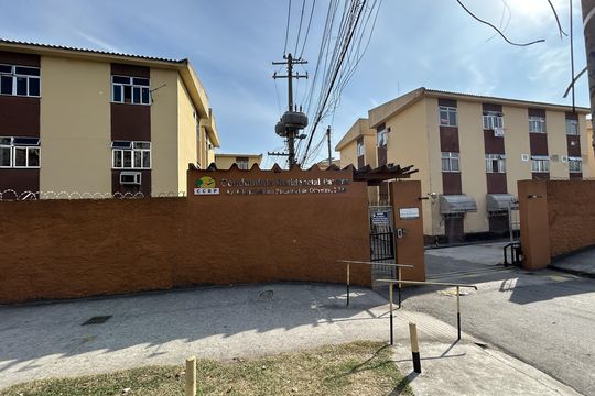 Portaria de apartamento para alugar com 2 quartos, 49m² em Anchieta, Nilópolis