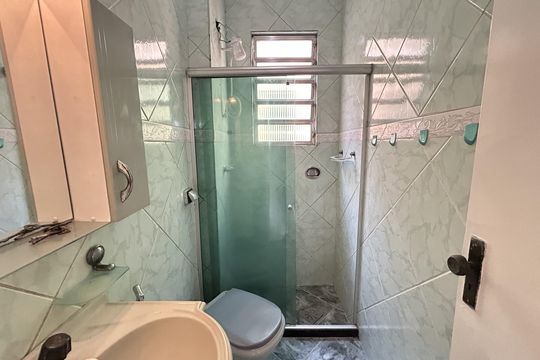 Banheiro de apartamento para alugar com 2 quartos, 49m² em Anchieta, Nilópolis