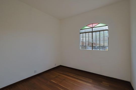 Casa para alugar com 4 quartos, 180m² em Nacional, Contagem