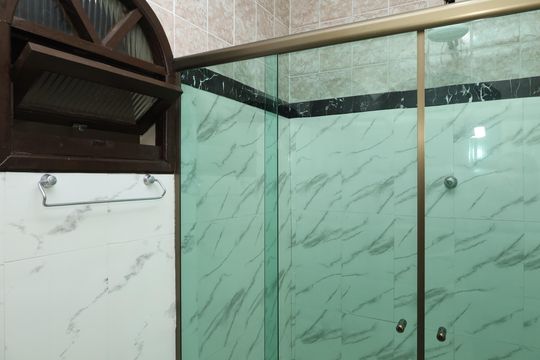 Banheiro 2 de casa à venda com 3 quartos, 180m² em Parque Savoi City, São Paulo