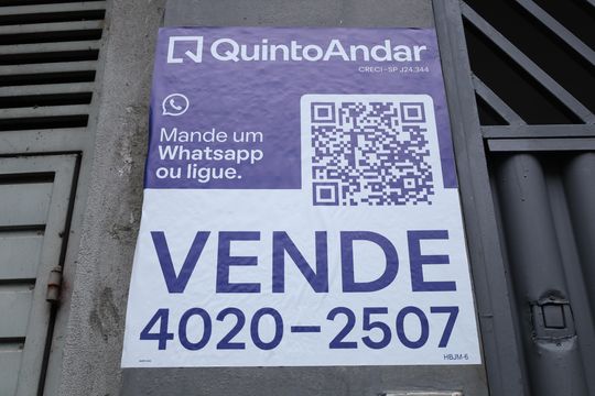 Placa instalada no portão do imóvel - Código da placa: HBJM-6 de casa à venda com 3 quartos, 180m² em Parque Savoi City, São Paulo