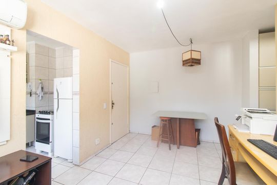 Sala de apartamento à venda com 1 quarto, 40m² em Santo Antônio, Porto Alegre
