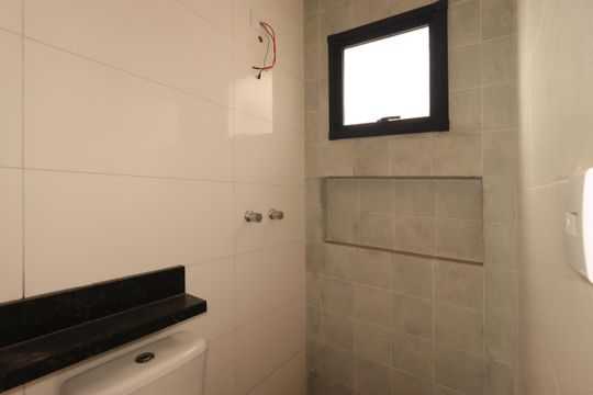 Banheiro Social de apartamento à venda com 2 quartos, 98m² em Jardim das Maravilhas, Santo André