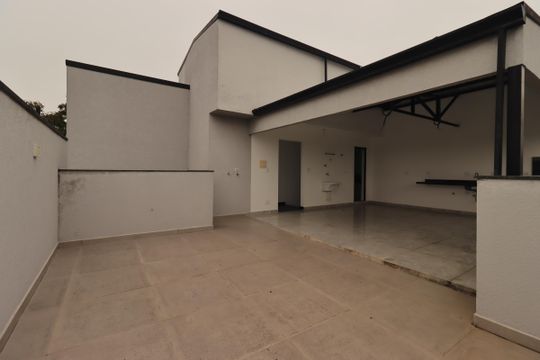 Quintal de apartamento à venda com 2 quartos, 98m² em Jardim das Maravilhas, Santo André