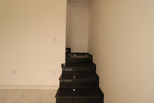 Escada de apartamento à venda com 2 quartos, 98m² em Jardim das Maravilhas, Santo André
