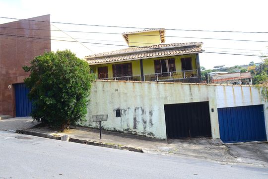 Fachada de casa para alugar com 3 quartos, 170m² em Ipê, Belo Horizonte