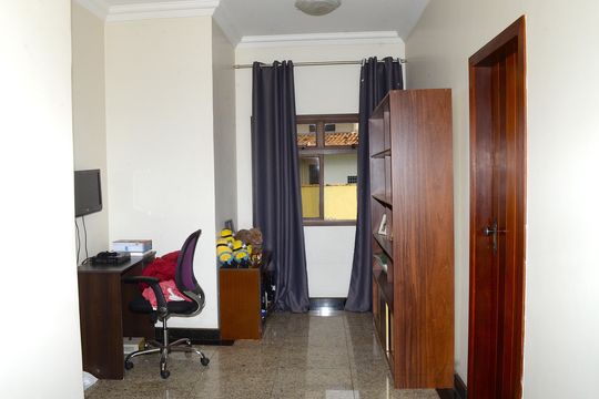 Sala 2 de casa para alugar com 3 quartos, 170m² em Ipê, Belo Horizonte
