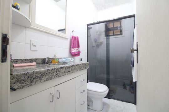 Banheiro comum de casa à venda com 4 quartos, 200m² em Vila Constanca, São Paulo
