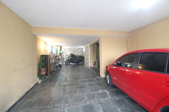 Garagem de casa à venda com 4 quartos, 200m² em Vila Constanca, São Paulo