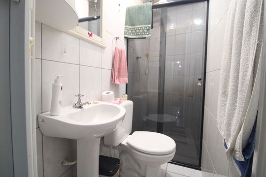 Banheiro da suíte de casa à venda com 4 quartos, 200m² em Vila Constanca, São Paulo