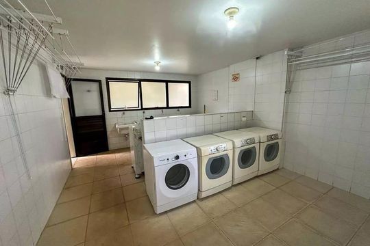 Área de serviço de kitnet/studio para alugar com 2 quartos, 57m² em Cambuí, Campinas