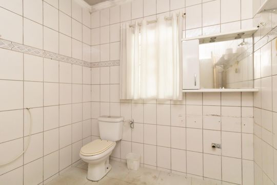 Banheiro de casa para alugar com 3 quartos, 200m² em Itaquera, São Paulo