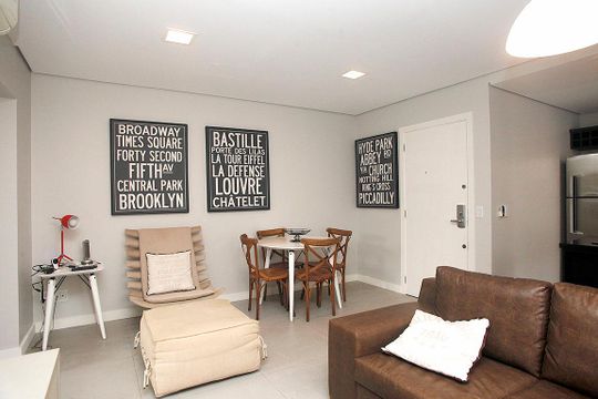 Sala de kitnet/studio à venda com 1 quarto, 51m² em Floresta, Porto Alegre