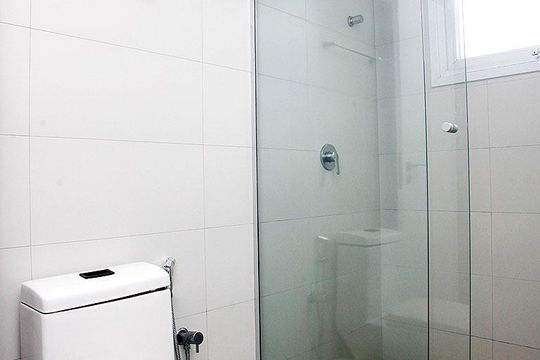 Banheiro de kitnet/studio à venda com 1 quarto, 51m² em Floresta, Porto Alegre