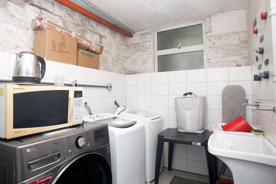 Área Comum - Lavanderia de kitnet/studio à venda com 1 quarto, 51m² em Floresta, Porto Alegre