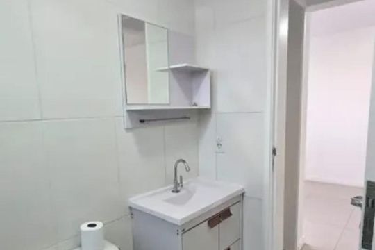 Banheiro de apartamento para alugar com 2 quartos, 50m² em Parque Munhoz, São Paulo