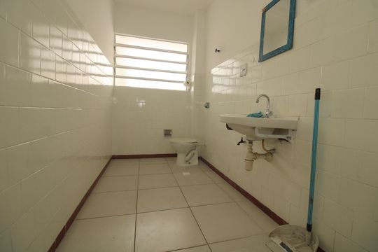 Banheiro de apartamento à venda com 1 quarto, 57m² em Vila Deodoro, São Paulo