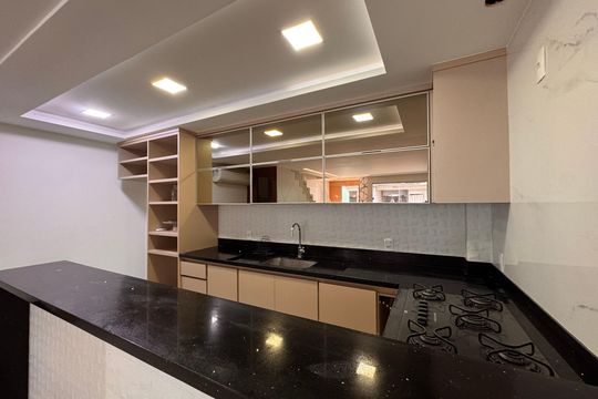 Cozinha de casa de condomínio à venda com 3 quartos, 150m² em Vargem Pequena, Rio de Janeiro