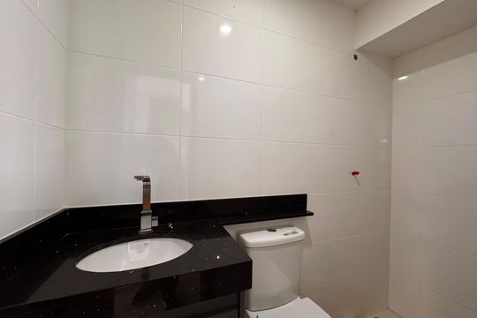 Banheiro Social de casa de condomínio à venda com 3 quartos, 150m² em Vargem Pequena, Rio de Janeiro