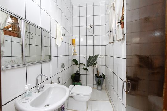 Banheiro Social de casa à venda com 4 quartos, 125m² em Padre Eustáquio, Belo Horizonte