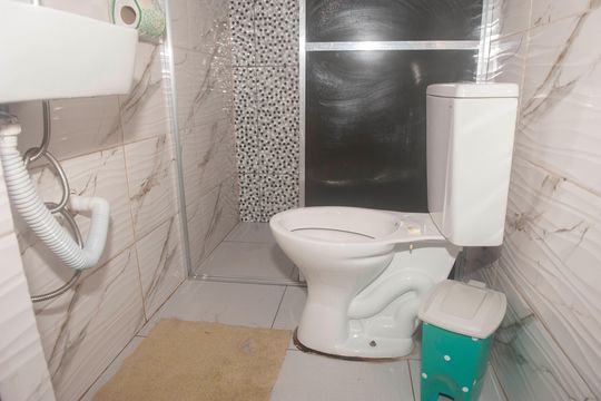 Banheiro Suite de casa para alugar com 2 quartos, 120m² em Parque Recanto Monica, Itaquaquecetuba