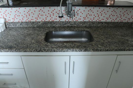 Cozinha de apartamento para alugar com 2 quartos, 30m² em Dom Rodrigo, Nova Iguaçu