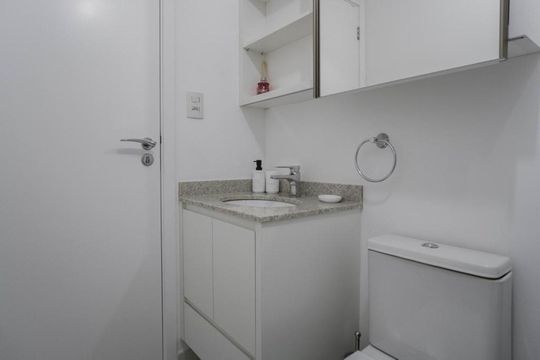 Banheiro de apartamento à venda com 1 quarto, 24m² em Indianópolis, São Paulo