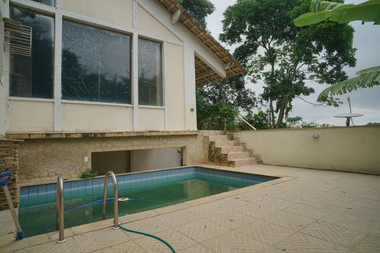 Piscina de casa para alugar com 3 quartos, 230m² em Eldorado, Maricá