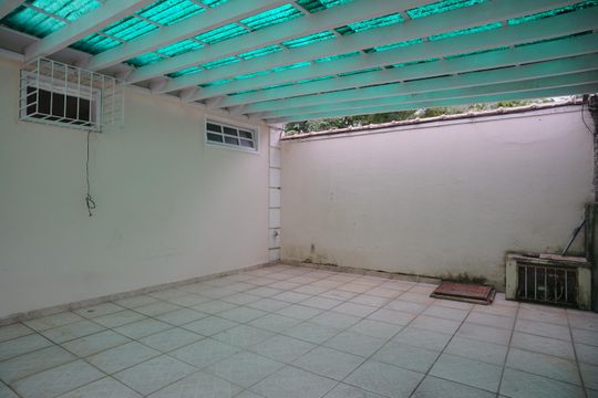 Garagem de casa para alugar com 3 quartos, 230m² em Eldorado, Maricá