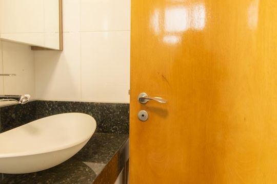 Banheiro Social de apartamento para alugar com 1 quarto, 33m² em Centro, Curitiba