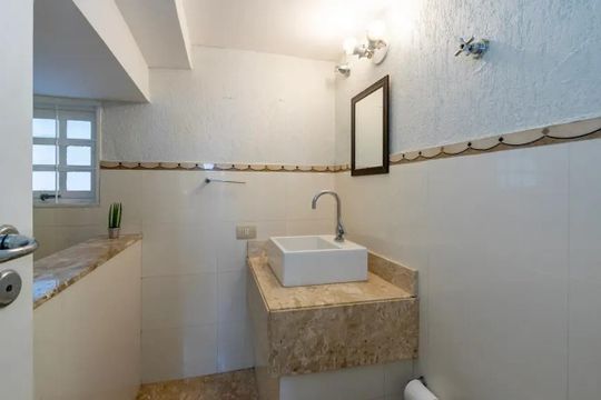 Banheiro de casa de condomínio para alugar com 3 quartos, 1437m² em Pousada dos Bandeirantes, Carapicuíba